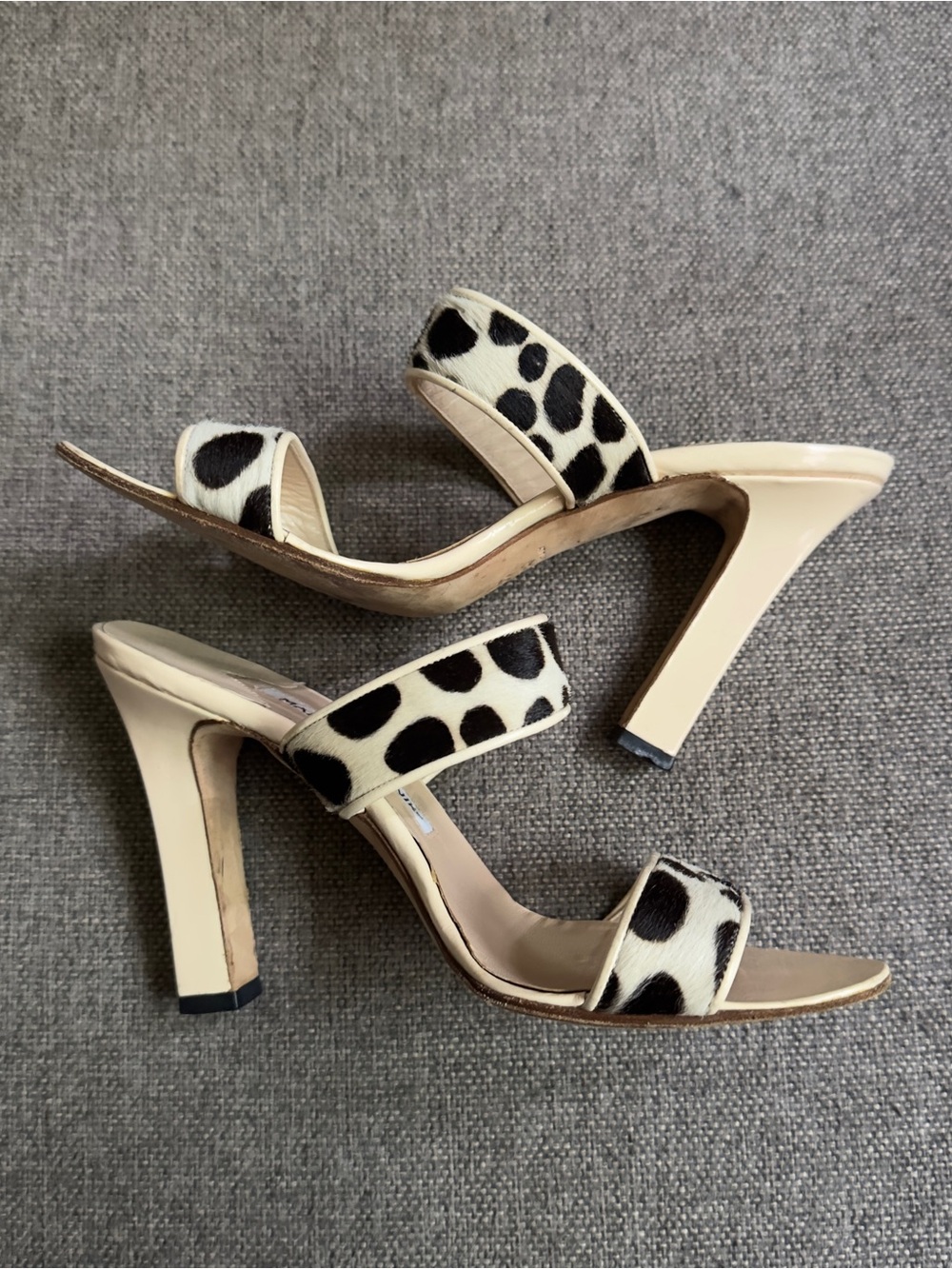 Vintage Manolo Blahnik pony hair & patent leather Dalmatian heels - Picture 4 of 9